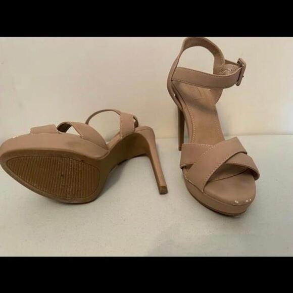 Forever21 Tan Heels: Stylish and Versatile Addition to Your Wardrobe - Picture 4 of 4